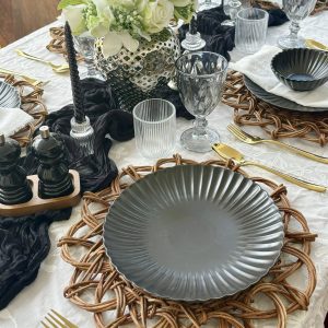 BLACK FLOWER PLATE
