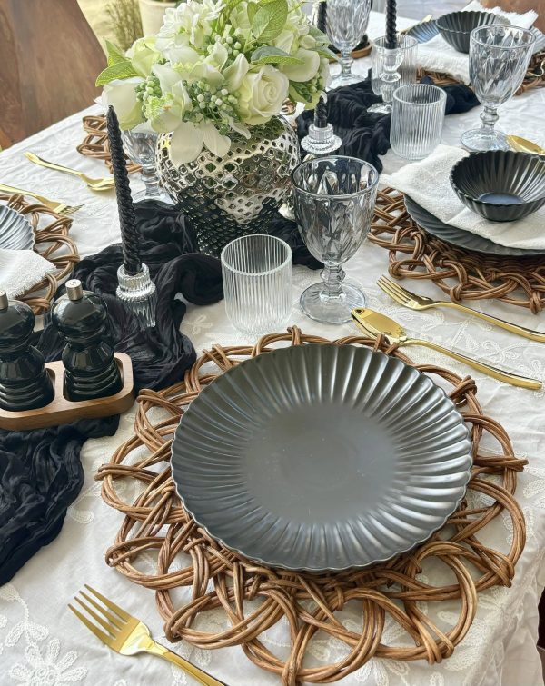 BLACK FLOWER PLATE