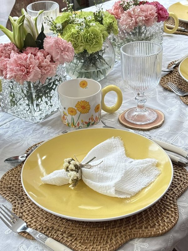 YELLOW PLATE W/ WHITE RIM