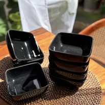 GLOSSY BLACK SQUARE BOWL