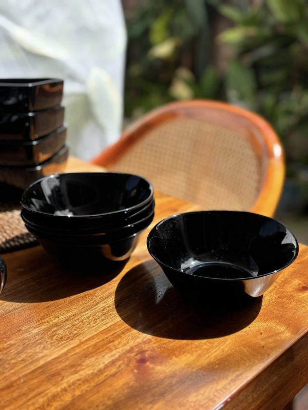 ROUND GLOSSY BLACK BOWL