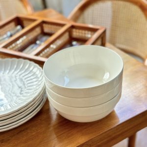 STACKABLE WHITE SERVING BOWL