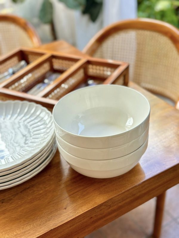 STACKABLE WHITE SERVING BOWL